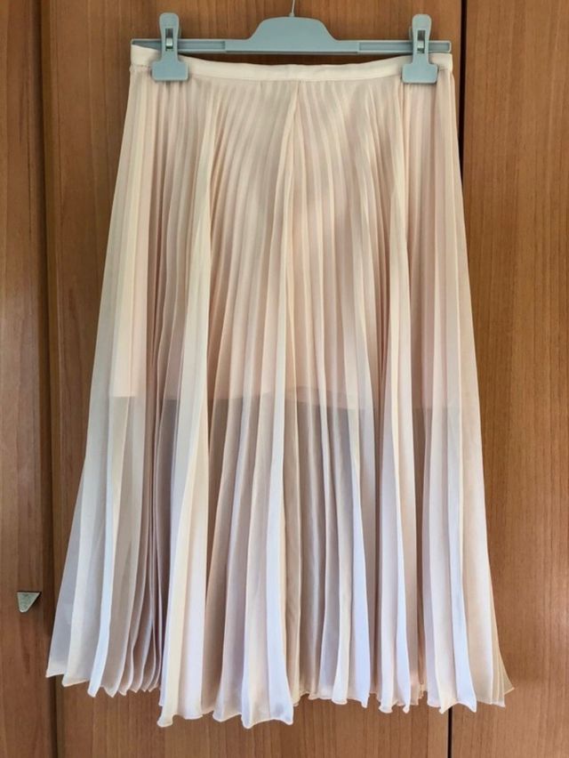 Falda de pliegues de Bershka 