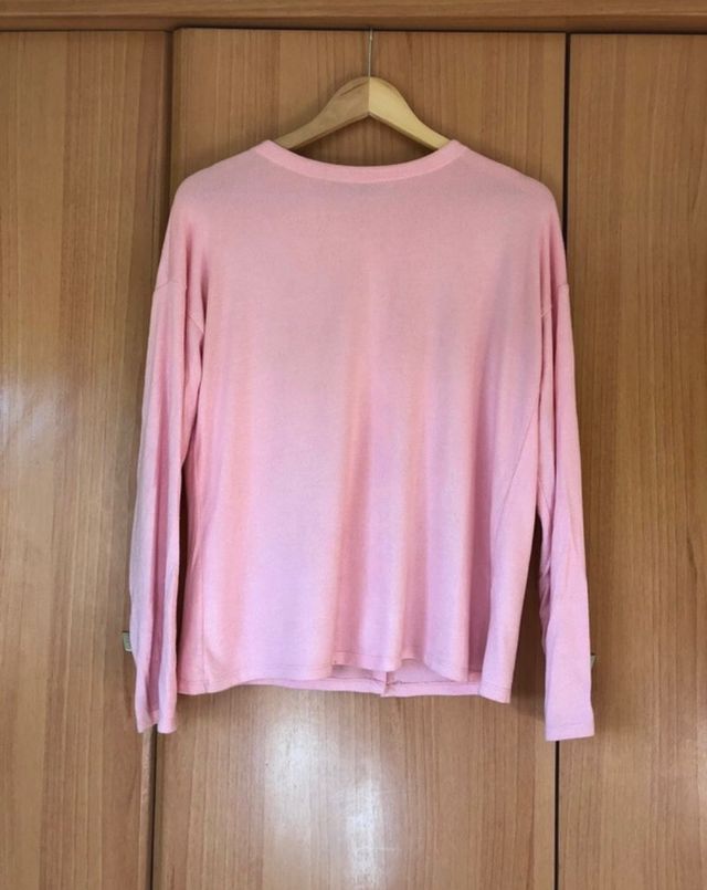 Jersey con apertura en la espalda de Bershka 