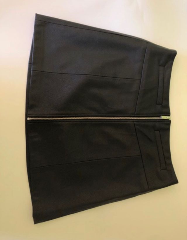 Falda de cuero de Bershka 