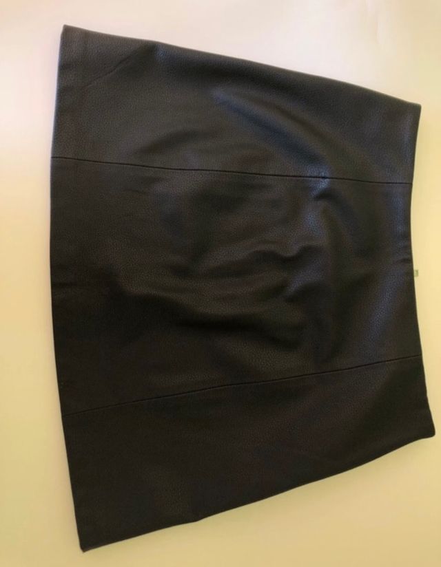 Falda de cuero de Bershka 