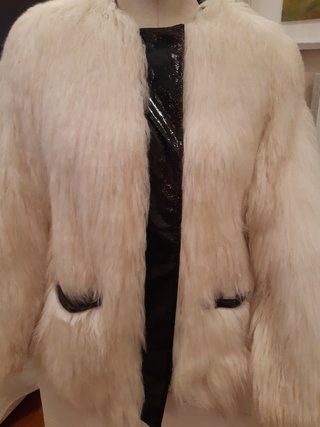 Chaqueta de charol de piel blanca de Bimba Y Lola de segunda mano por 30  EUR en Eibar en WALLAPOP