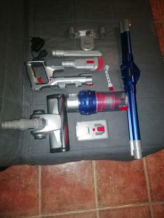 Aspiradora sin cable tipo Dyson de segunda mano por 50 EUR en El Colorado  en WALLAPOP