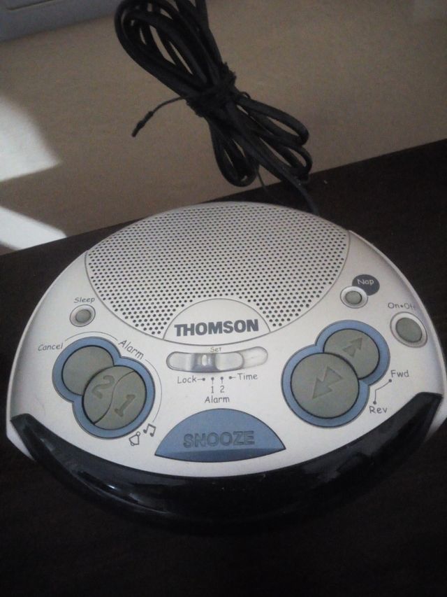 Radio reloj despertador.