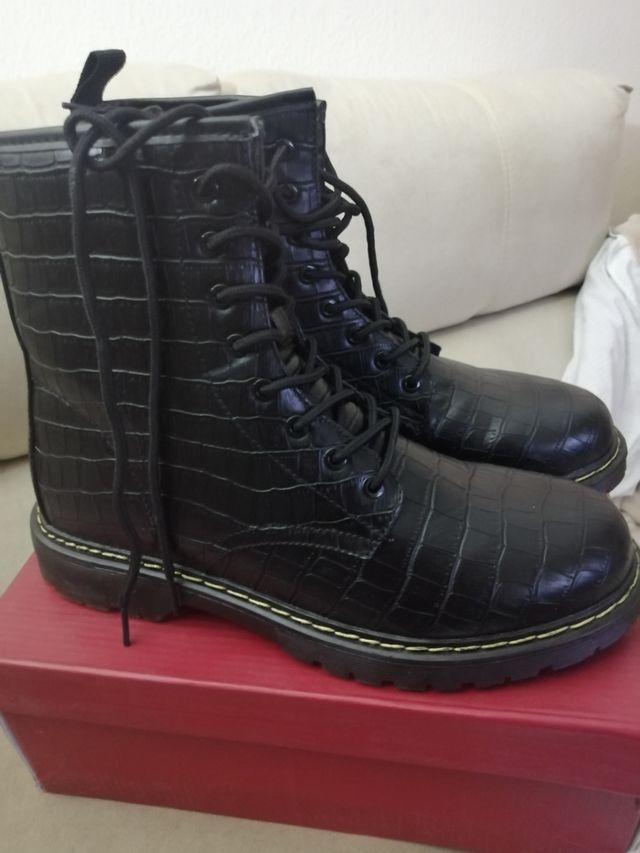 botas negras nuevas