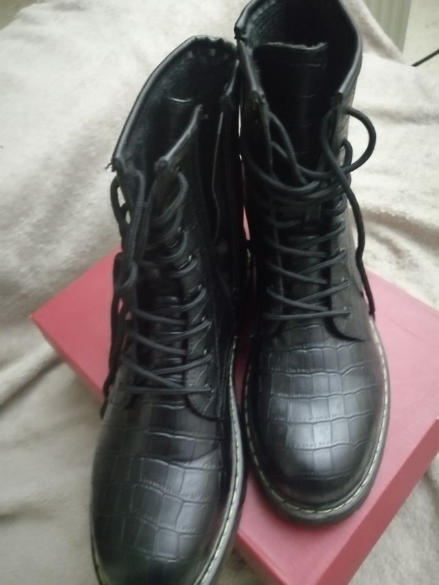 botas negras nuevas