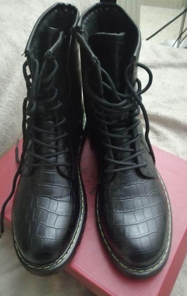 botas negras nuevas