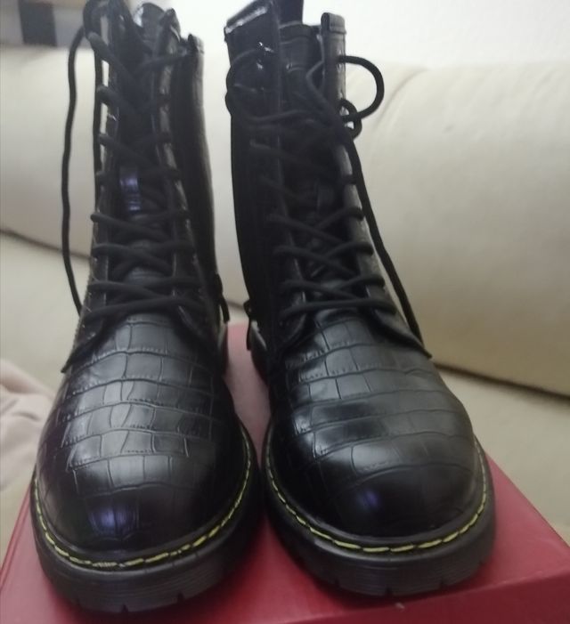 botas negras nuevas