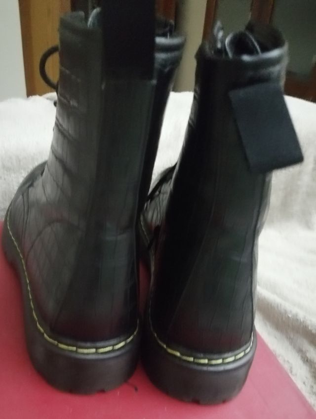 botas negras nuevas