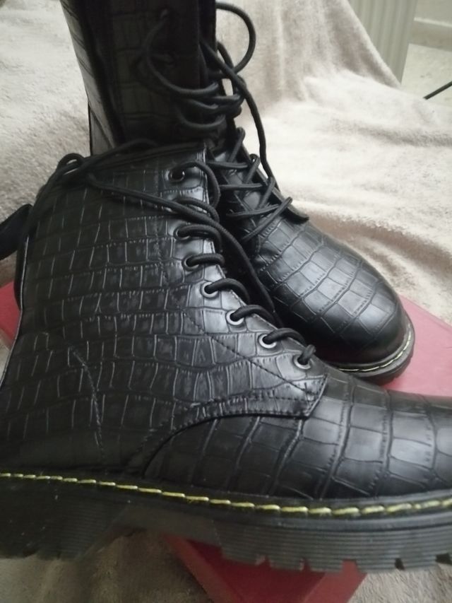 botas negras nuevas