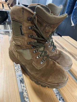 Botas militares Goretex. de segunda mano por 30 EUR en Badajoz en WALLAPOP