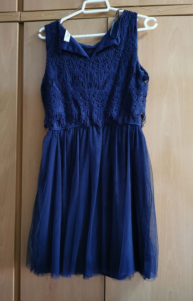 elegante abito blu in tulle ricamato