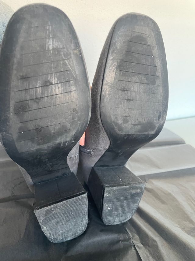 Botín antelina gris Zara