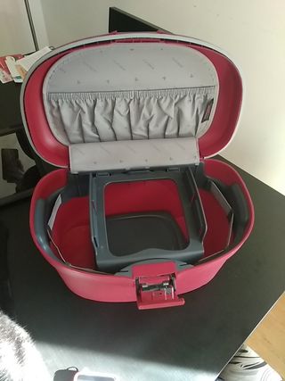 Neceser roncato rojo de segunda mano por 11 EUR en Valladolid en WALLAPOP