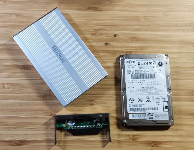 Disco duro IDE 2.5" 60Gb. con carcasa externa