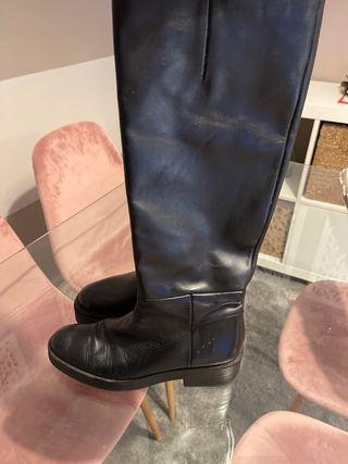 Botas piel planas altas n 39 de segunda mano por 40 EUR en Sevilla en  WALLAPOP