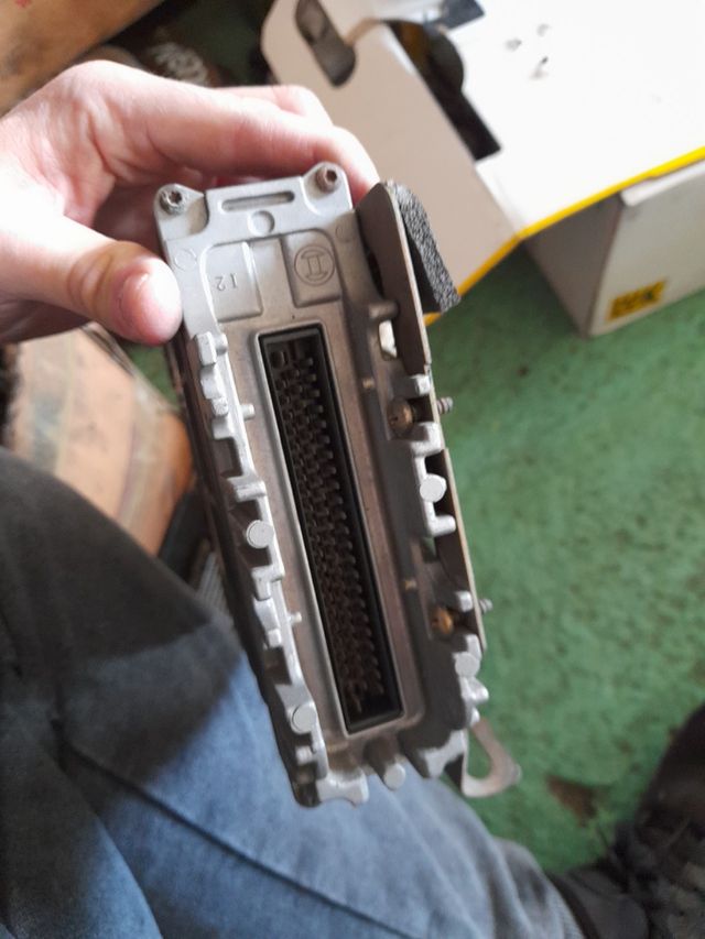 centralita motor ECU Volkswagen Golf vr6