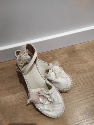 Sandalias niña comunión de segunda mano por 12 EUR en Algemesí en WALLAPOP