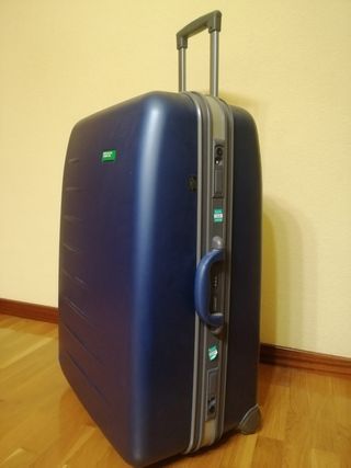 MALETA UNITED COLORS OF BENETTON de segunda mano por 55 EUR en Logroño en  WALLAPOP