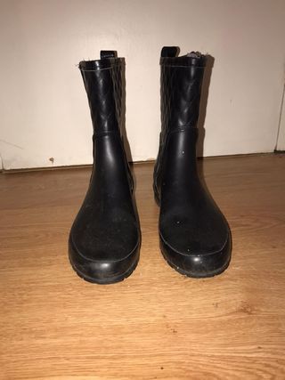 Botas de agua negras massimo dutti 38 de segunda mano por 7 EUR en  Barcelona en WALLAPOP