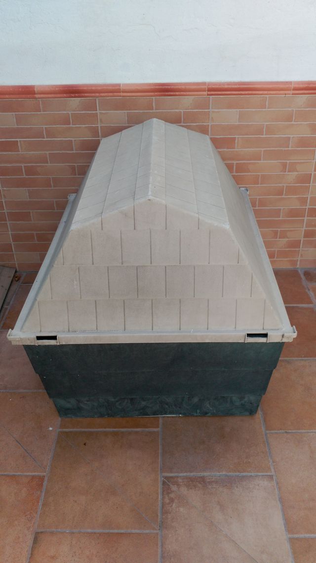 CASETA PARA PERRO, RESISTENTE Y FUERTE BUEN ESTADO