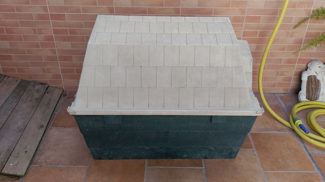 CASETA PARA PERRO, RESISTENTE Y FUERTE BUEN ESTADO