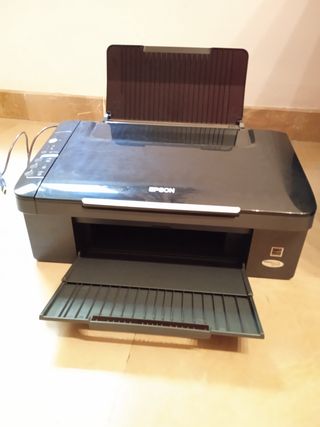 Impresora multifunción Epson Stylus SX105 de segunda mano por 30 EUR en  Granada en WALLAPOP