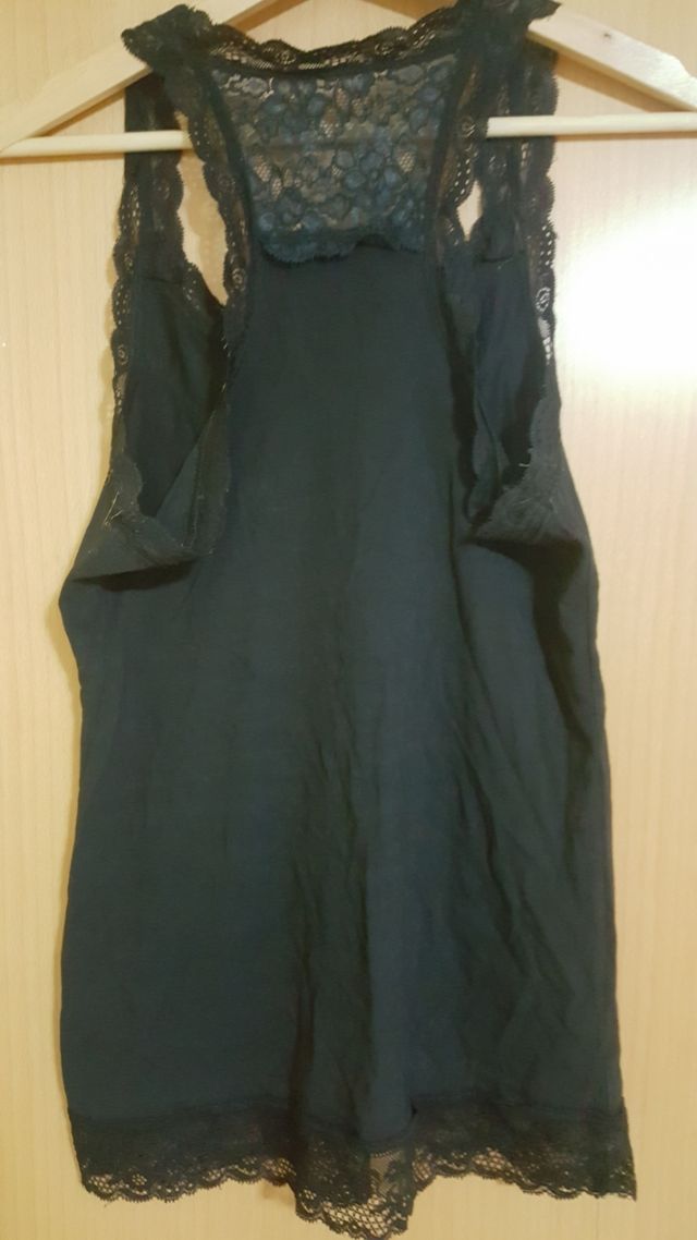 Camiseta interior encaje negro