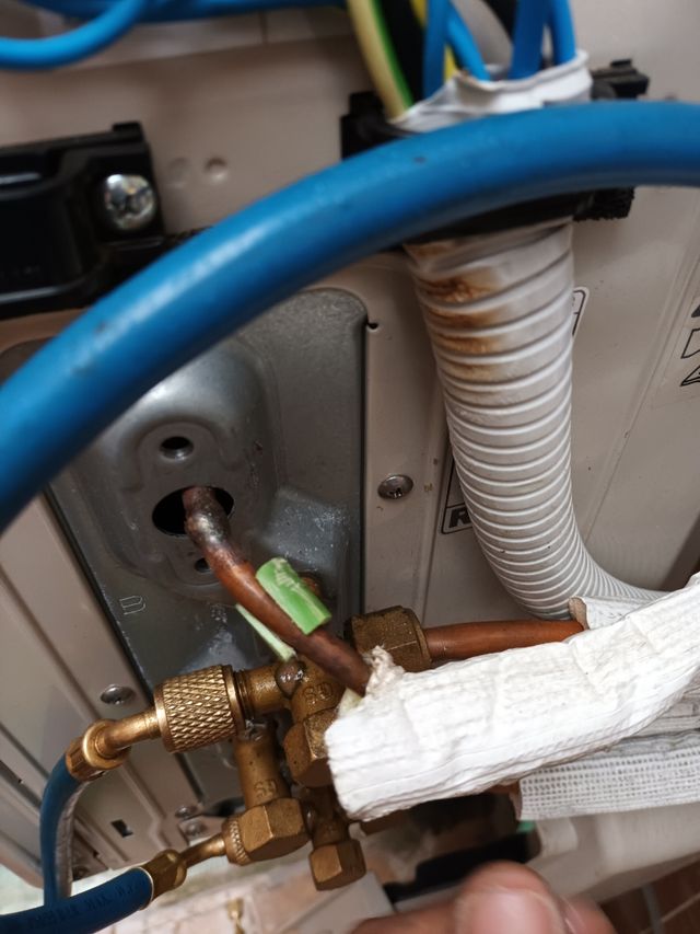 instalación y reparación de equipos de aire acondi