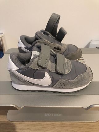 Zapatillas Nike talla 25 de segunda mano por 8 EUR en Madrid en WALLAPOP