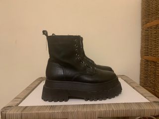 Botas plataforma negras Bosanova de segunda mano por 22 EUR en Barcelona en  WALLAPOP