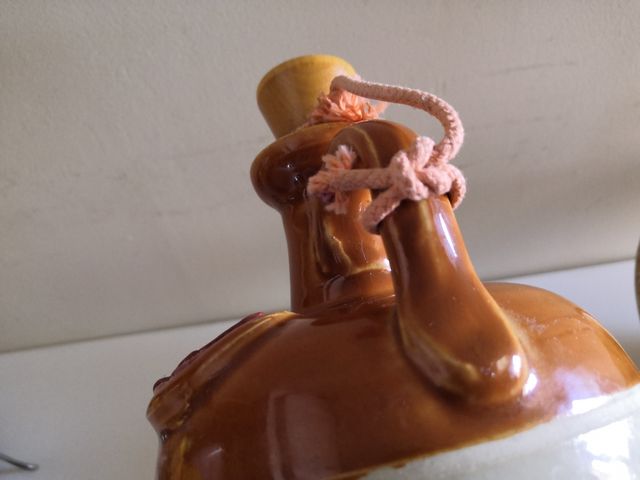 Botella antigua Ye Monks