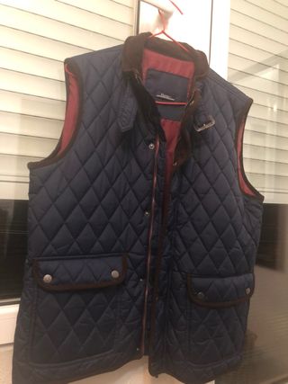 Chaleco Corte Inglés- Dustin talla L pequeña de segunda mano por 10 EUR en  Madrid en WALLAPOP