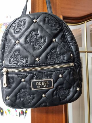Mochila Guess de segunda mano por 39 EUR en Bilbao en WALLAPOP
