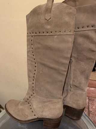 Botas altas ante HOSS intropia talla 38 de segunda mano por 10 EUR en  Bormujos en WALLAPOP