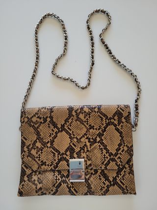 Bolso Zara imitación piel serpiente. de segunda mano por 5 EUR en Burgos en  WALLAPOP