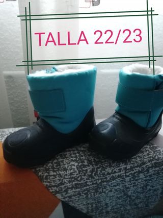 BOTAS NIEVE TALLA 22\\/23 de segunda mano por 10 EUR en Mejorada del Campo  en WALLAPOP