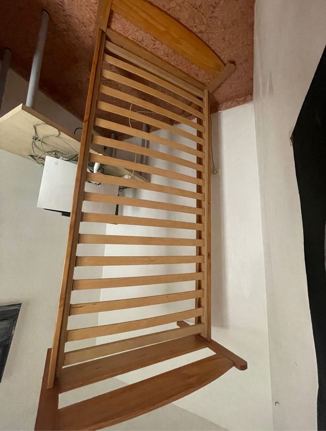 Cama de madera de pino con somier de 90