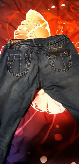 🌻pantalón desigual talla s de segunda mano - GoTrendier