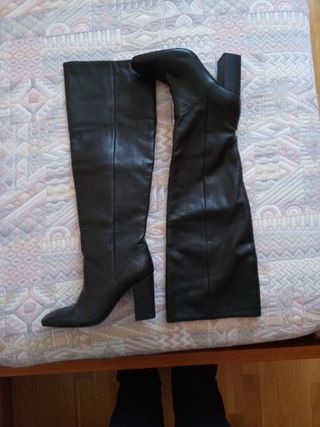 Botas altas mujer. de segunda mano por 25 EUR en Teruel en WALLAPOP