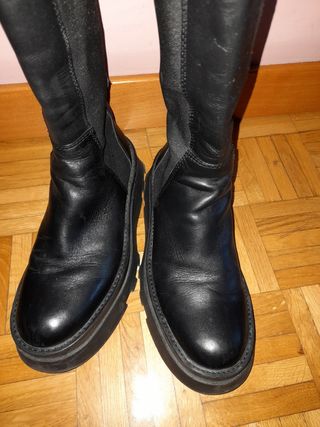 Botas piel negra suela track Zara de segunda mano por 18 EUR en Madrid en  WALLAPOP