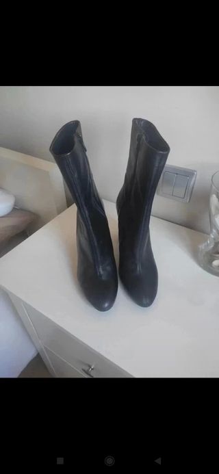 Botines negros Cortefiel de segunda mano por 20 EUR en San Martín en  WALLAPOP