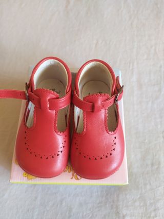 Zapatos bebe piel talla 18. leon shoes de segunda mano por 7 EUR en  Mercabilbao en WALLAPOP