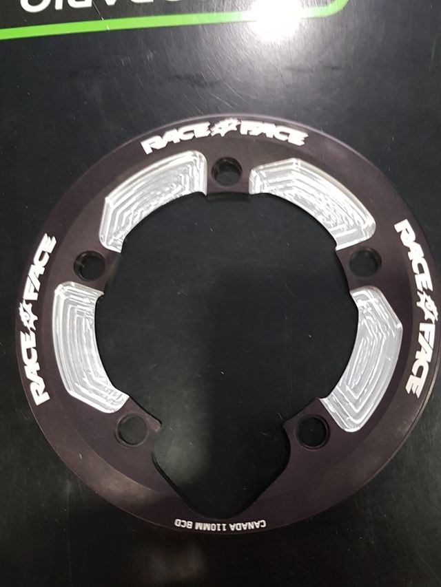 protector plato Race Face 110bcd nuevo