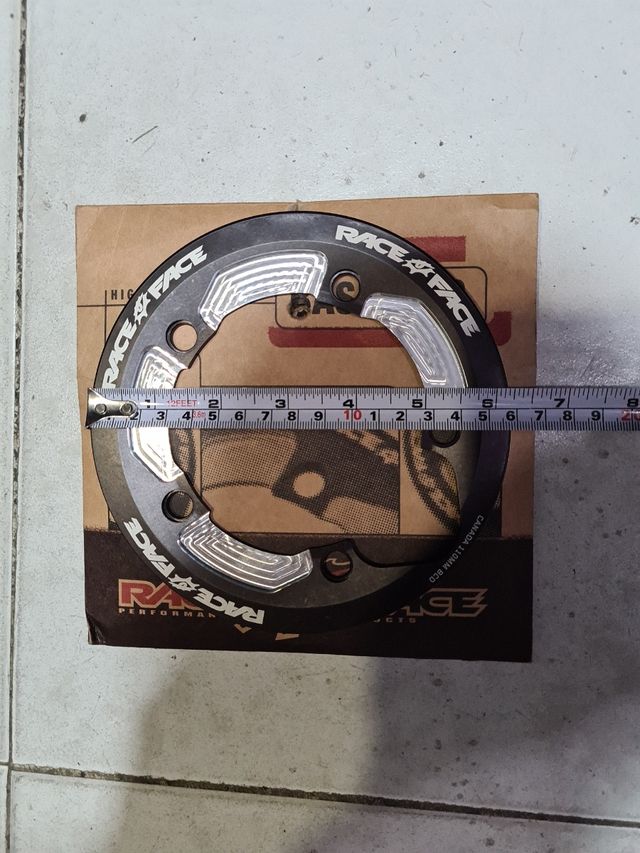 protector plato Race Face 110bcd nuevo