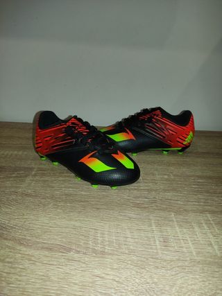 Adidas Messi Botas Fútbol Niñ@s MiniTacos de segunda mano por 18 EUR en  Poligono Industrial Parque Industrial de Elche en WALLAPOP