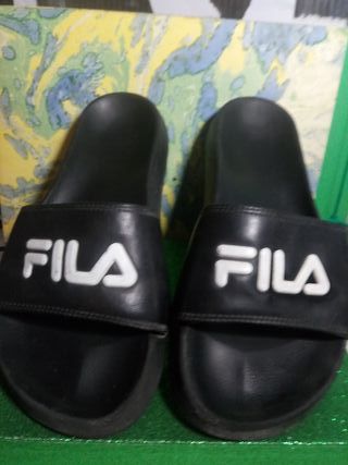 Chanclas marca FILA talla 41 de segunda mano por 5 EUR en Barcelona en  WALLAPOP