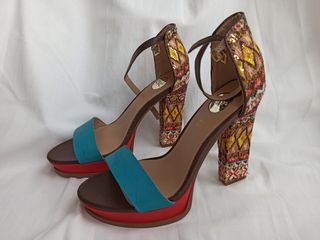 Tacones coloridos Exe nuevos de segunda mano por 27 EUR en Murcia en  WALLAPOP