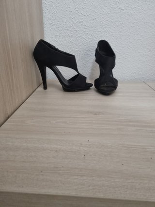 Tacones negros marypaz 35 de segunda mano por 7 EUR en Los Dolores en  WALLAPOP