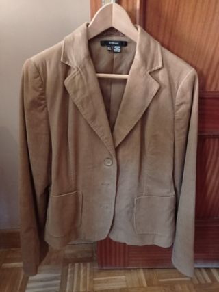 AMERICANA CHICA ZARA de segunda mano por 2 EUR en Madrid en WALLAPOP