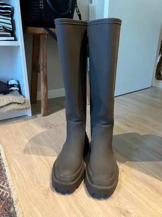 Botas agua Zara de segunda mano por 40 EUR en Barcelona en WALLAPOP